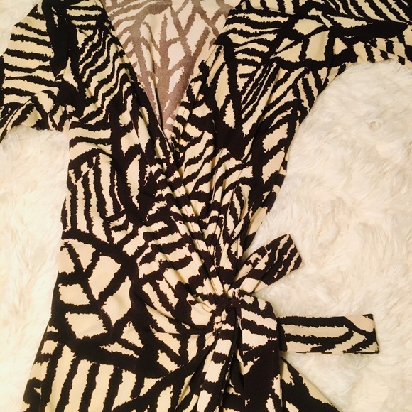 Printed Wrap Dress - Picture 2 of 3